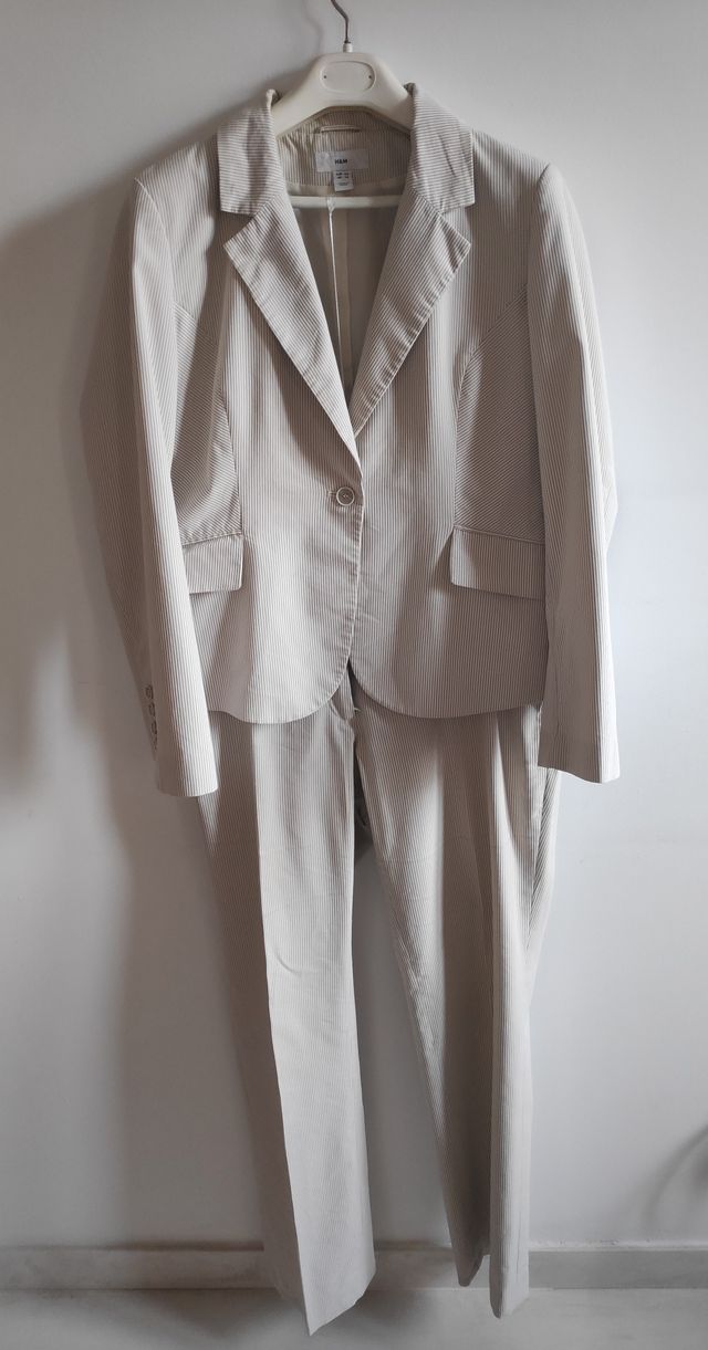 Traje de mujer Crema a rayas