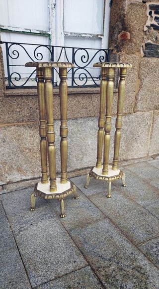 Antiguas peanas madera