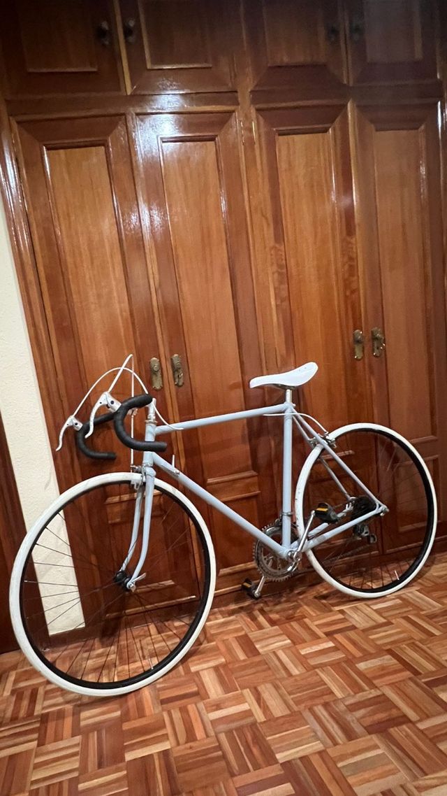 Bicicleta antigua de carreras