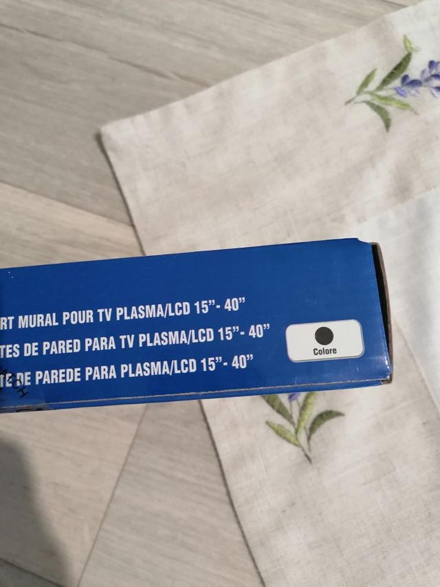 supporto da muro per la televisione