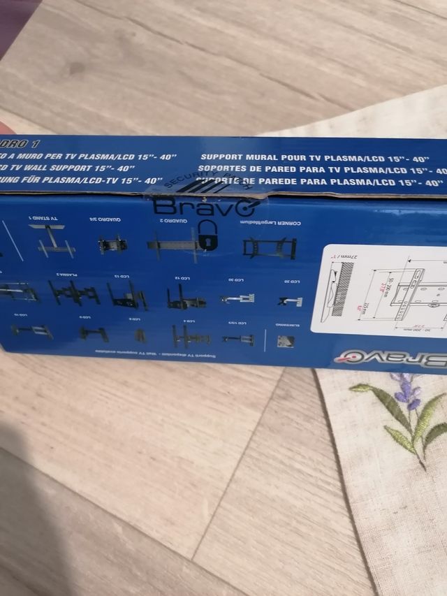 supporto da muro per la televisione