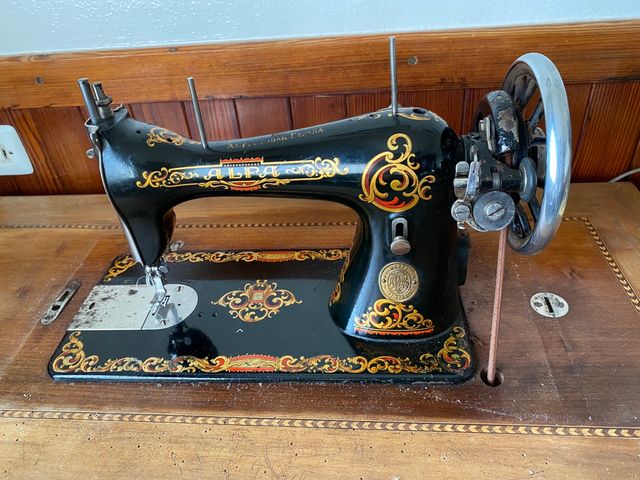 Máquina de coser vintage marca Alfa