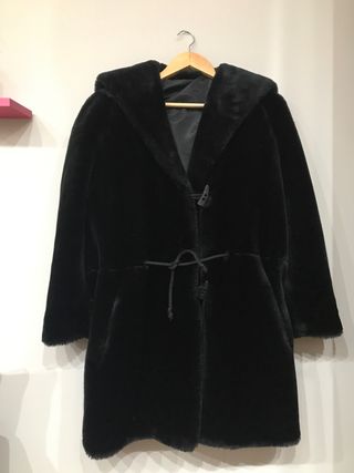  Abrigo de piel negro