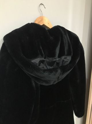  Abrigo de piel negro