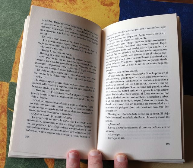 Ray Bradbury - Fahrenheit 451 (español, 270 pags.)