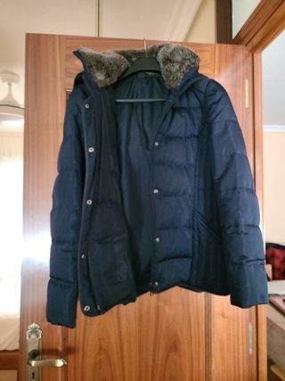 Cazadora de mujer, color azul marino con capucha