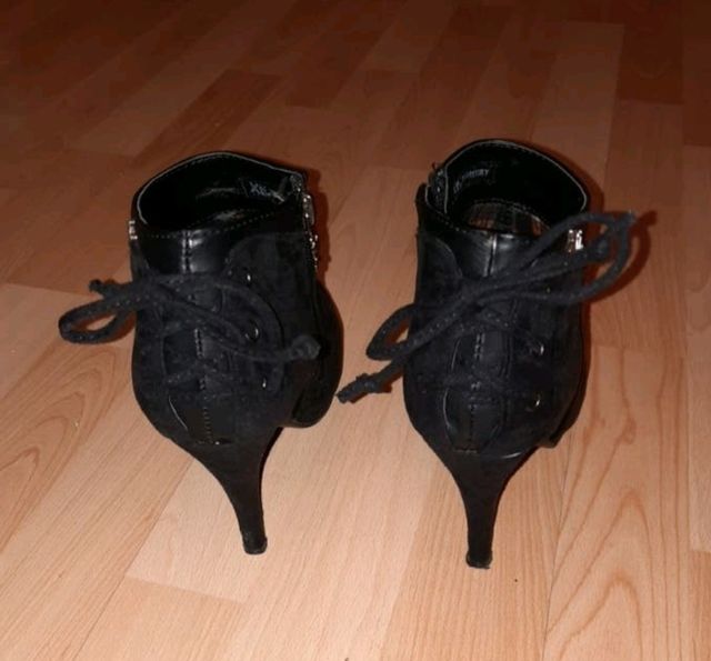 Zapatos abotinados negros