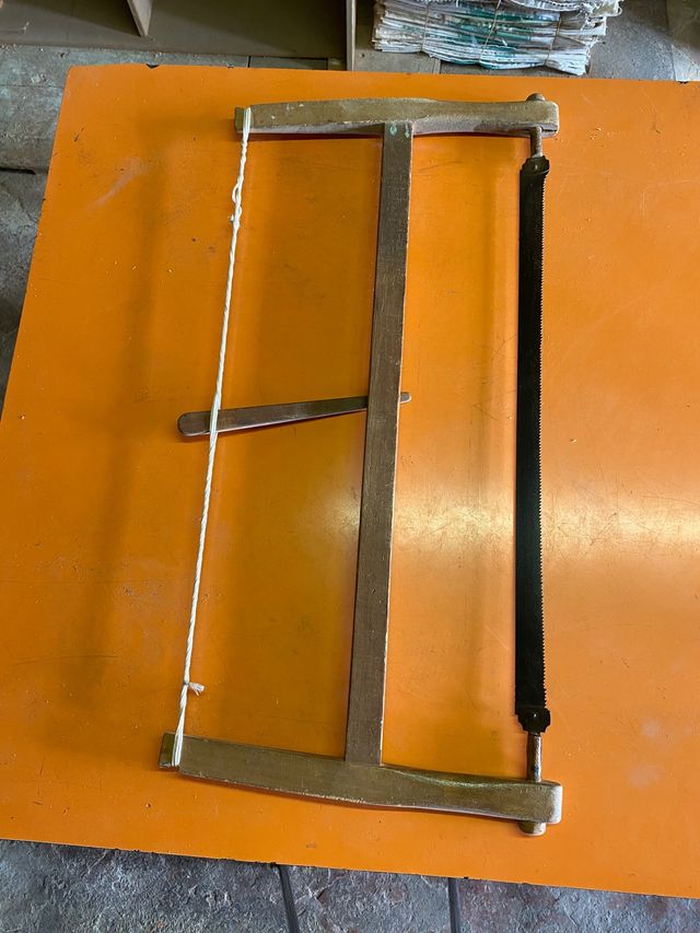 Sierra de arco antigua