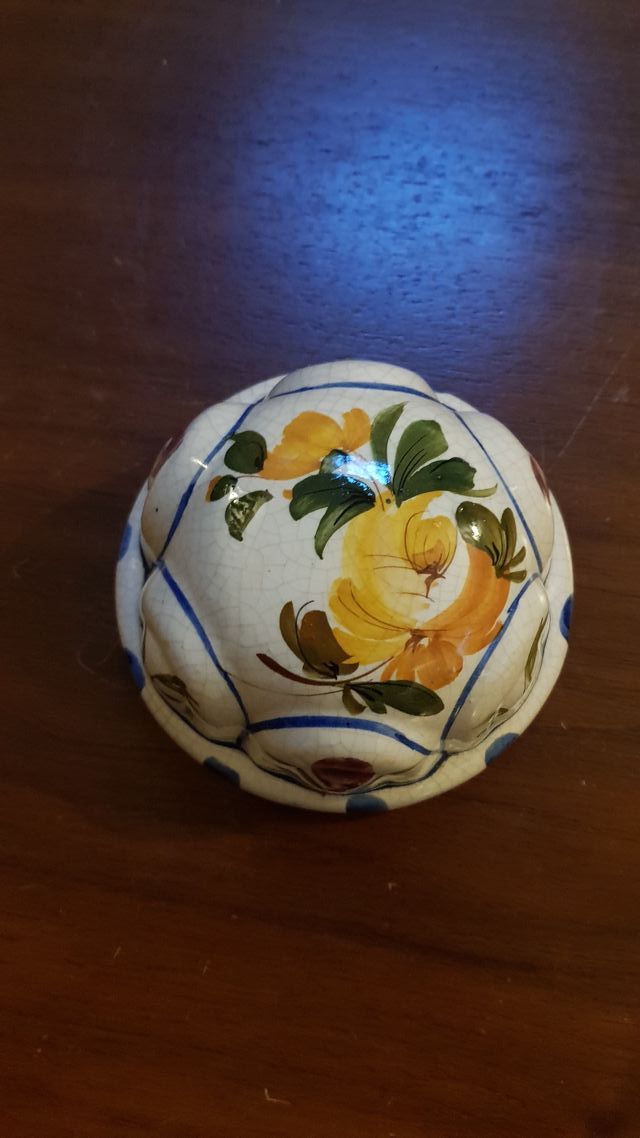 Formella in ceramica dipinta