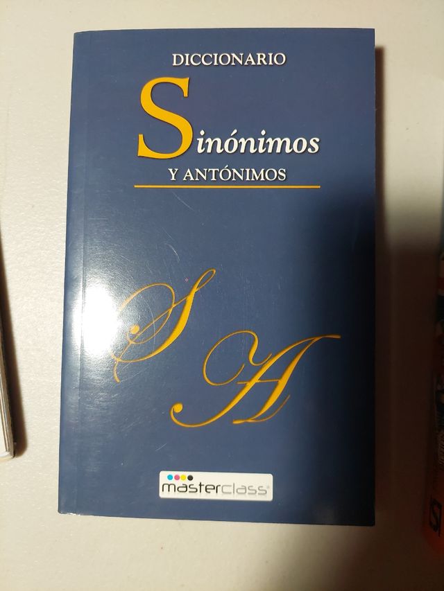 Diccionarios varios.