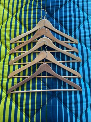 Perchas de madera 