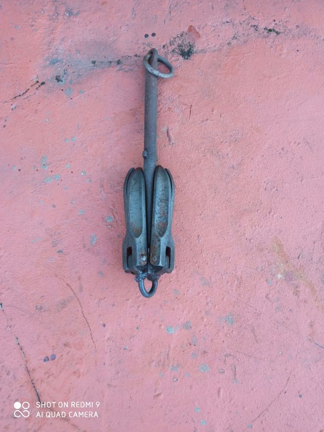 Ancora antiga, de navio,