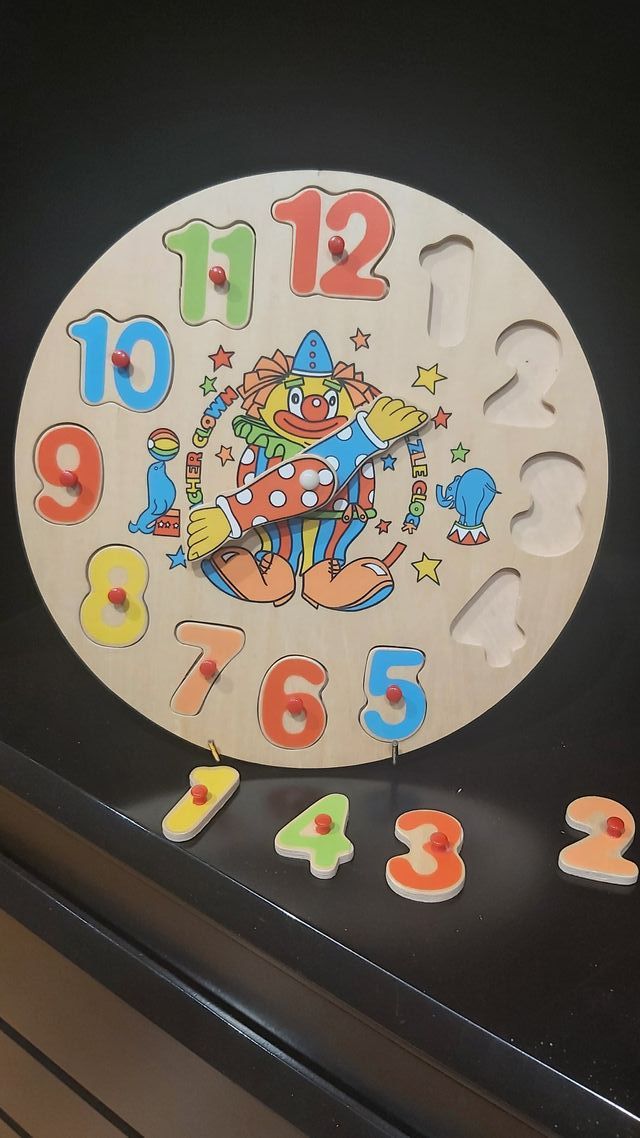 Puzzle de madera/ Reloj. 