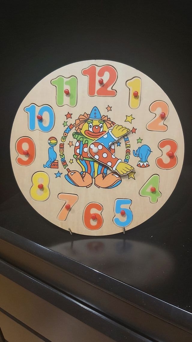 Puzzle de madera/ Reloj. 