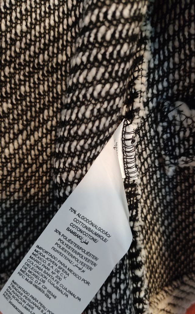 Chaqueta blanca con detalles en negro