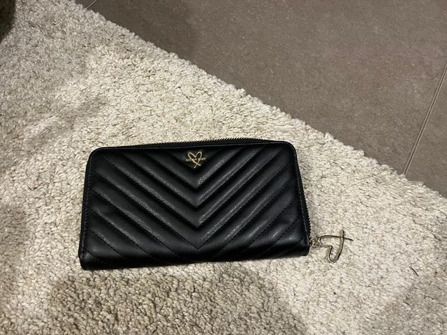 Monedero negro Victoria's Secret