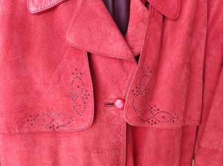 Abrigo rojo,tipo gabardina,piel verdadera,vintage