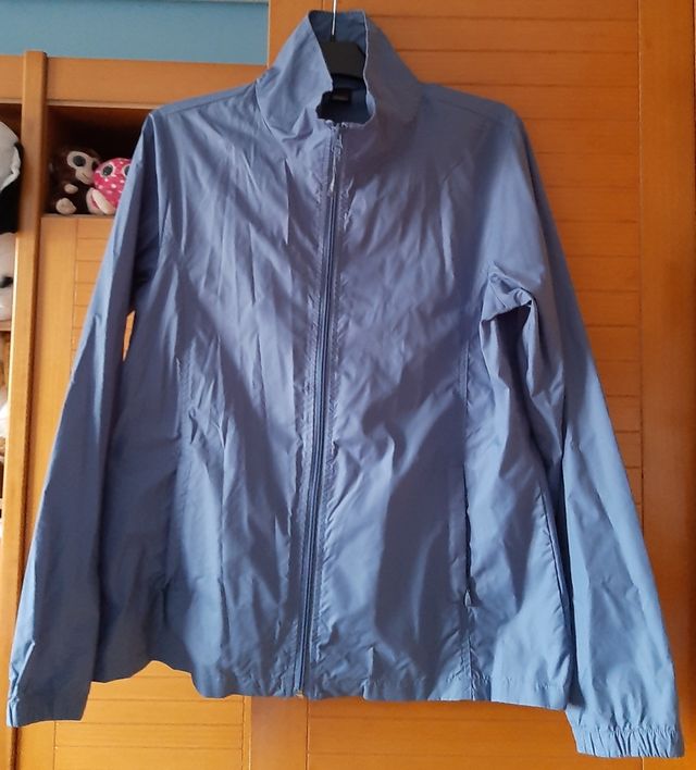Impermeable fino nuevo