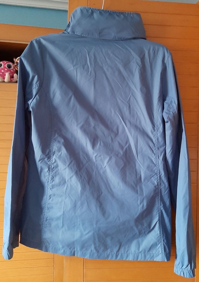 Impermeable fino nuevo