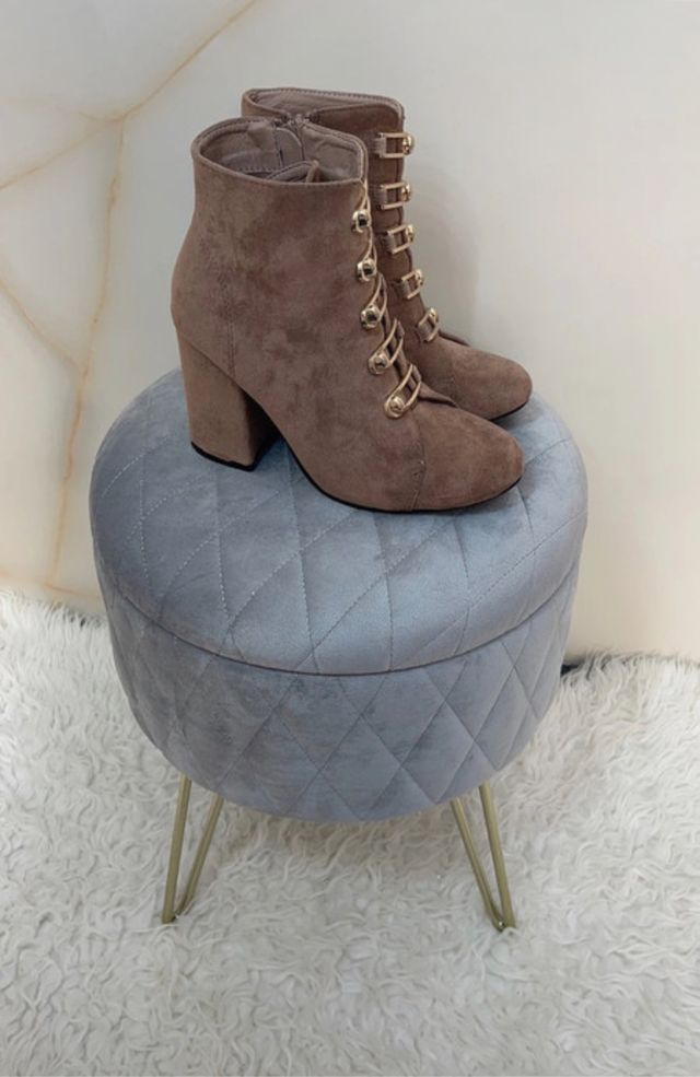 Stivaletto con tacco marrone