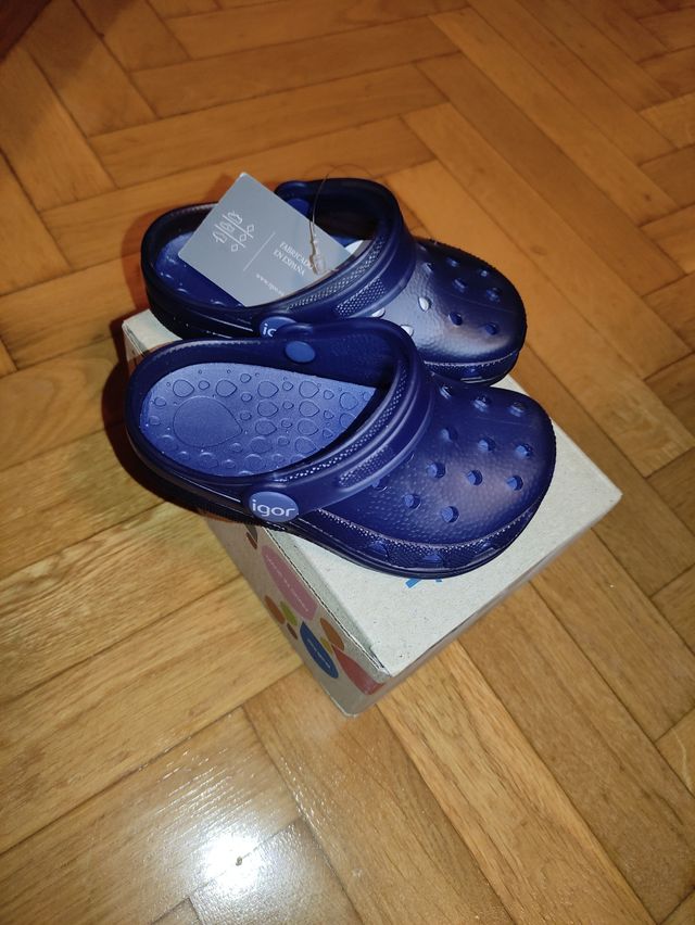 Zoccolo e granchio da ragazzo Igor