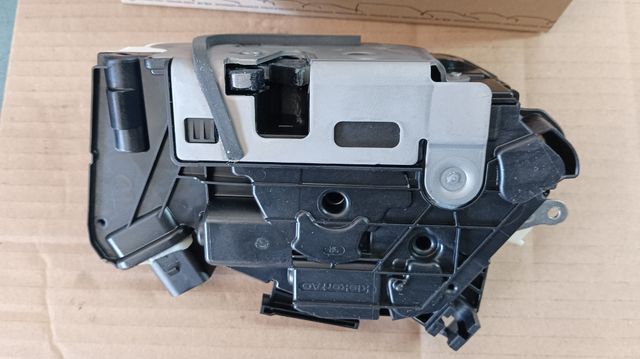 Cerradura de puerta delantera derecha VAG