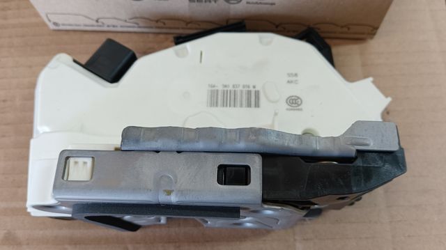 Cerradura de puerta delantera derecha VAG