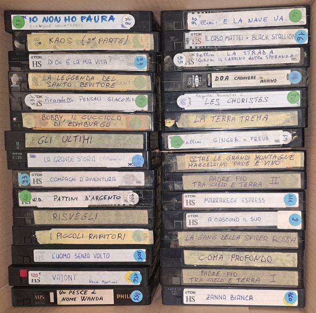 Film videocassette VHS registrate dalla TV