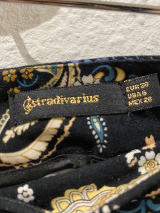 Falda corta Stradivarius 