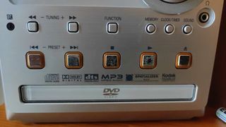 Equipo de música con lector de DVD