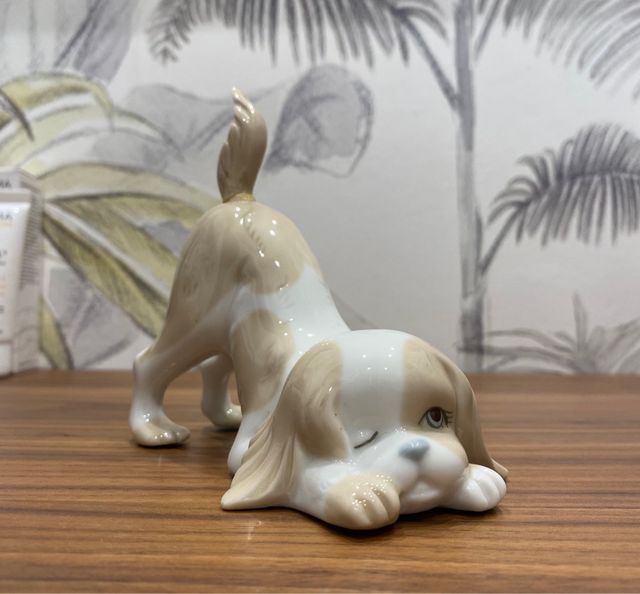 Perro de porcelana esmaltada