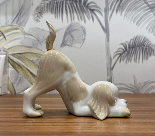 Perro de porcelana esmaltada