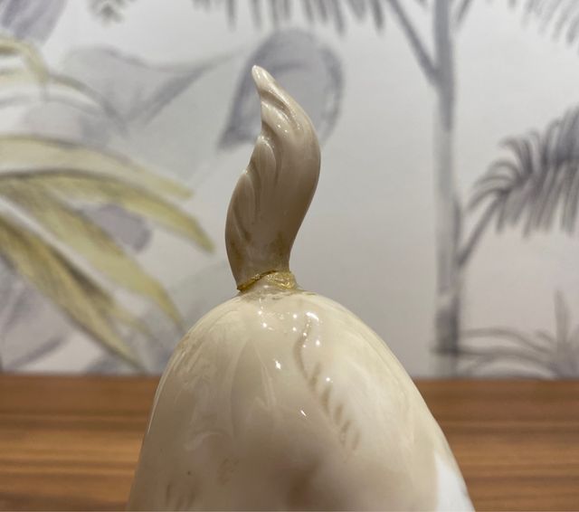 Perro de porcelana esmaltada