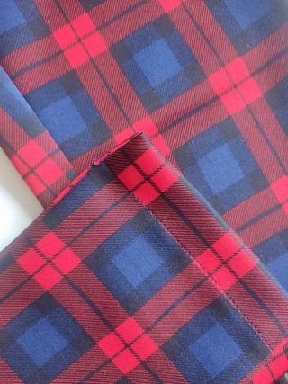 Pantalón tejido Neopreno y cuadro escocés de Zara