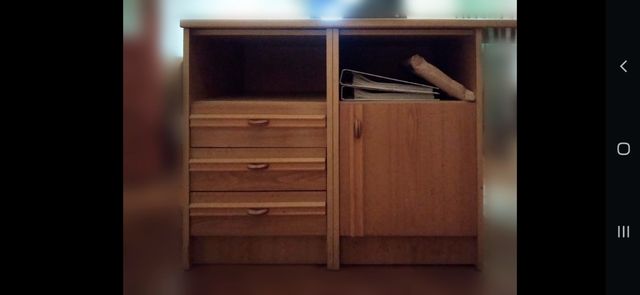 Escritorio de madera.