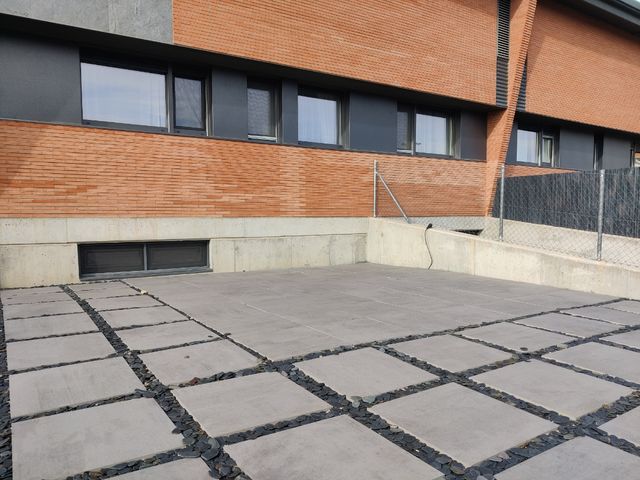 Baldosa 60x60 cm gres espesorado 20 mm porcelanico