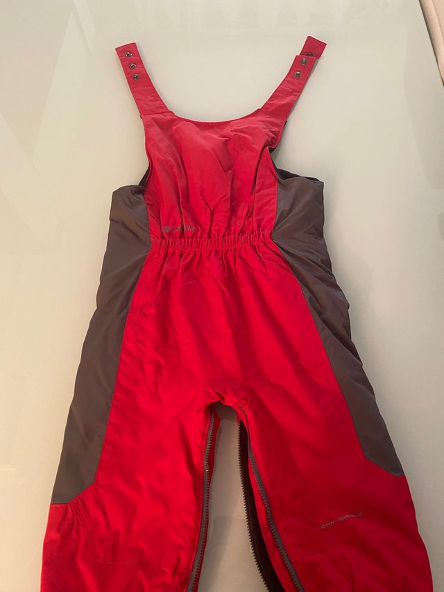 Conjunto cazadora y peto Columbia. Talla 2