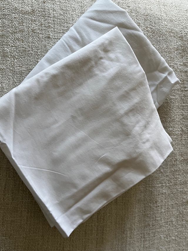 Colcha y protector de cuna marca Uzturre