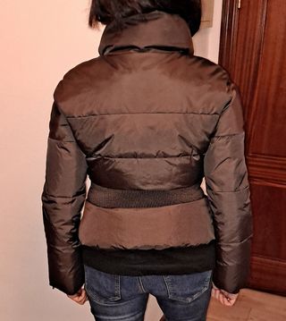 Anorak corto marrón Purificación García.