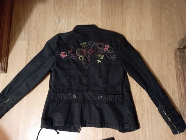 Conjunto falda y chaqueta tipo cazadora