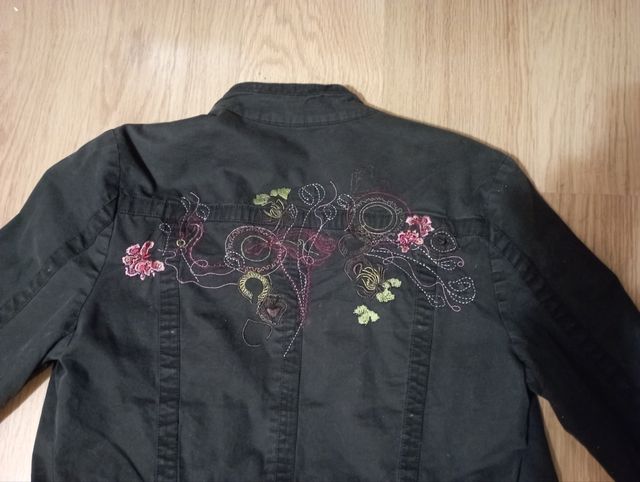 Conjunto falda y chaqueta tipo cazadora