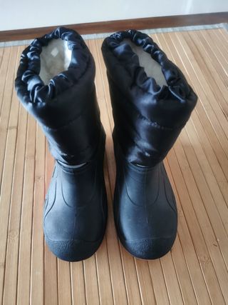 nieve: botas T. 29-30, guantes 8 años y gafas