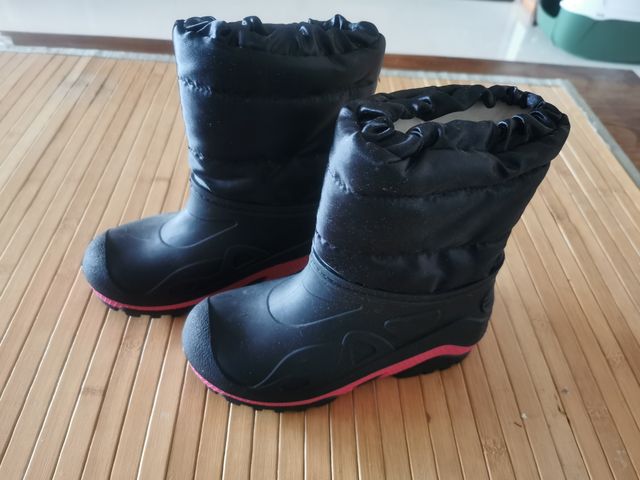 nieve: botas T. 29-30, guantes 8 años y gafas