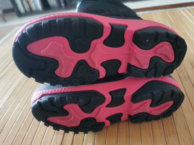 nieve: botas T. 29-30, guantes 8 años y gafas