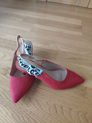 Zapatos rojos de tacón 