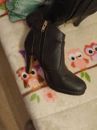 BOTINES NEGROS  TACON MATE TALLA 39