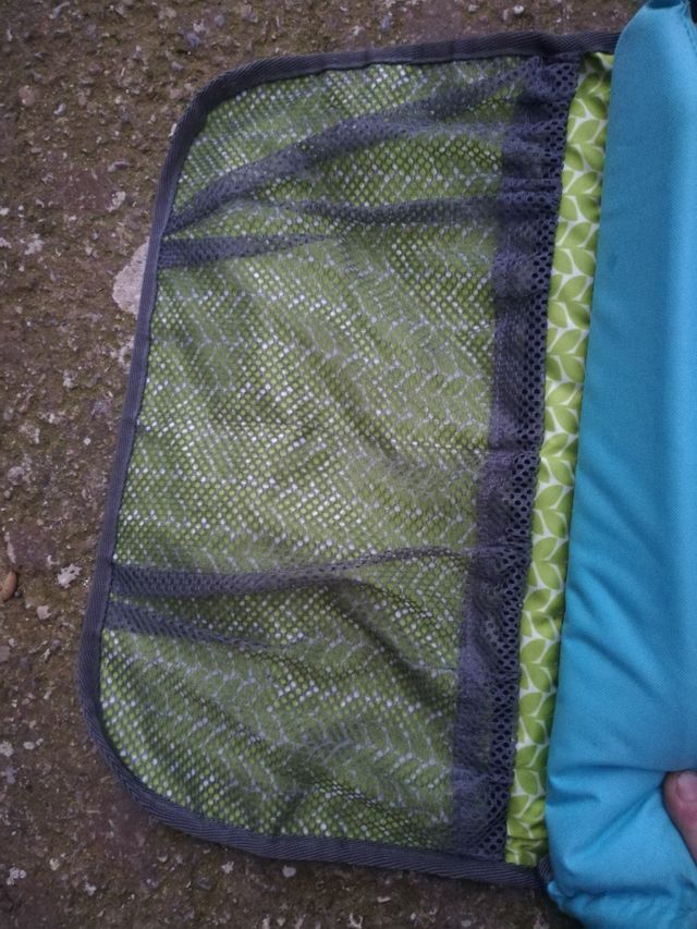 Vendo mesita de ropa para niños o niñas