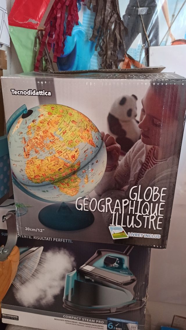 Globo politico ilustrado e iluminado