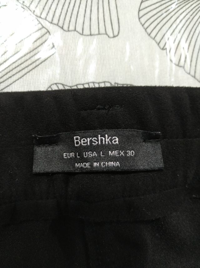 Falda de Bershka negra 
