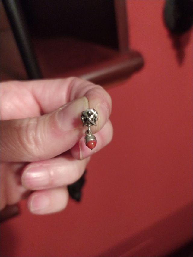 pendientes de plata. comprados en joyería.